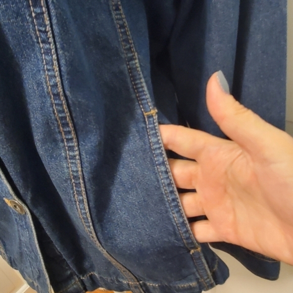 Erika Classic Denim Jacket Size Large, Casual lightweight - Picture 4 of 9